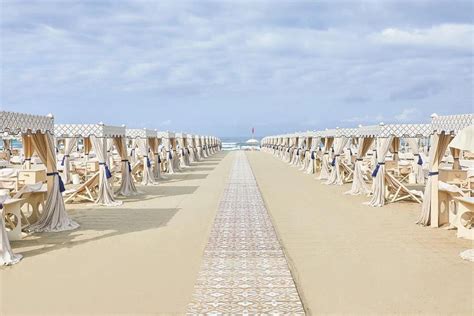 Forte dei Marmi, lo stabilimento è tutto griffato Vuitton